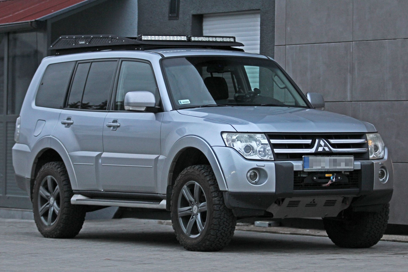 Mitsubishi Pajero V Long More X