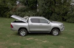 Кришка багажного відсіку з дугами Toyota Hilux 2015+ чорна Proform 10052702