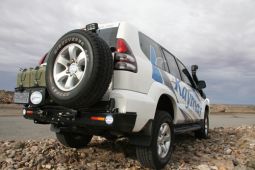 Крепление запасного колеса Kaymar к заднему бамперу (правая сторона) для Toyota Land Cruiser 120 (K8110R)