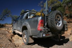 Крепление запасного колеса Kaymar к заднему бамперу (левая сторона) для Toyota Hilux с 2005 (K1096)