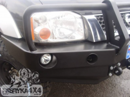 Передний бампер с монтажной плитой под лебедку без кенгурятника NP300 98-