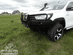 Передній бампер з монтажною плитою під лебідку і кенгурятником для Toyota Revo 2016-