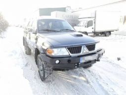 Передний бампер с монтажной плитой под лебедку без кенгурятника для Mitsubihsi Pajero Sport (1996-2000)