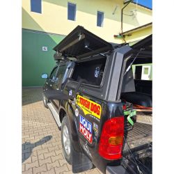 Сталевий кунг на Toyota Hilux Revo з місцем для зберігання речей
