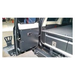 Обшивка для малой задней двери Nissan Y61/GU4