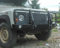 Передній бампер з монтажною плитою під лебідку і кенгурятником для Land Rover Defender 110 з кондиціонером